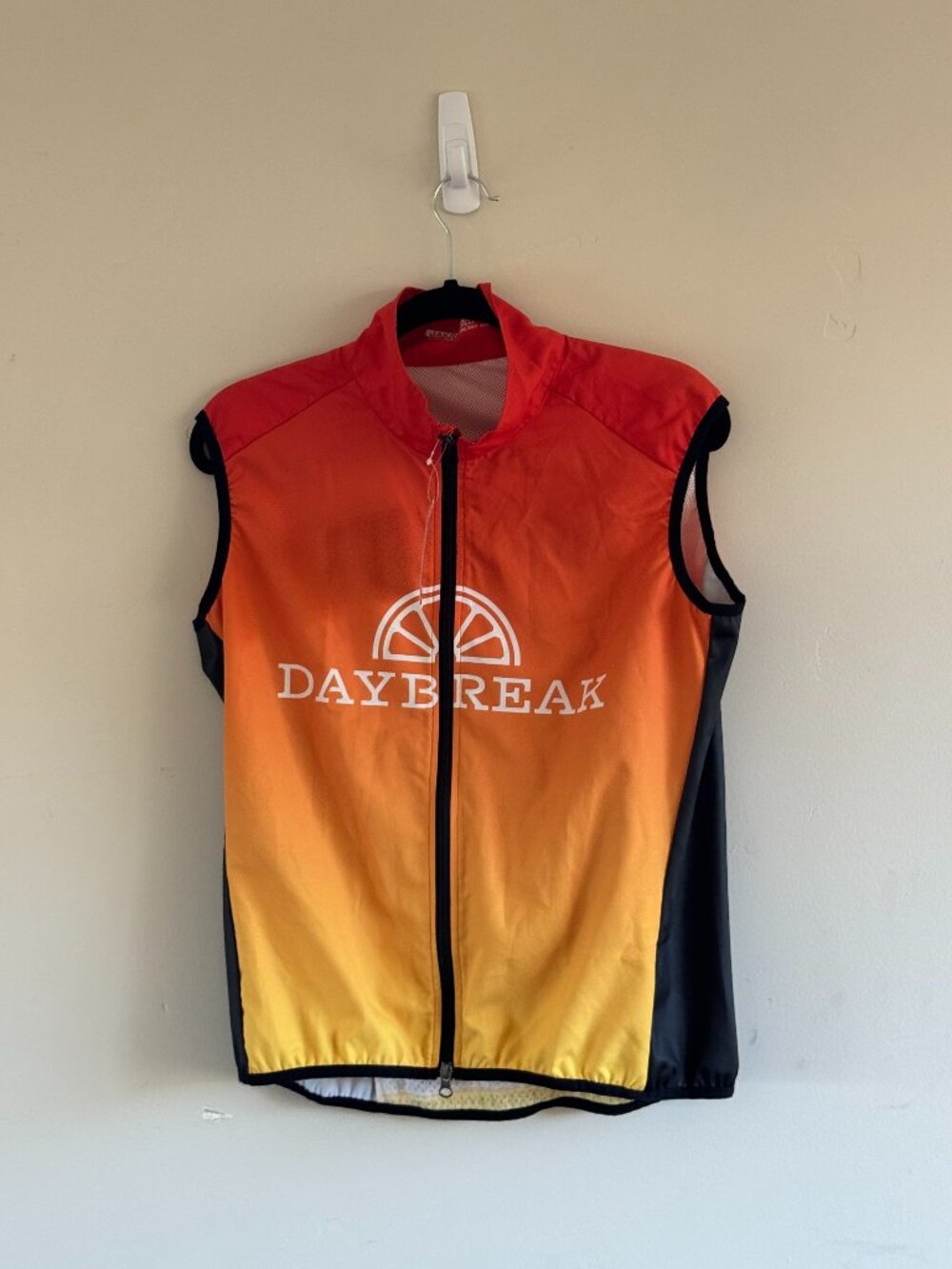 NWT Jakroo Daybreak Cycling Wind Vest Men's L Full Zip Bike Jersey Orange